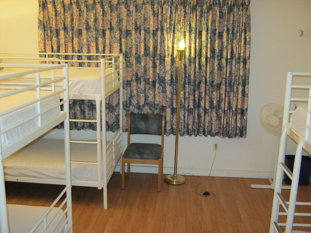 Kelowna Okanagan Lake Hostel Rom bilde
